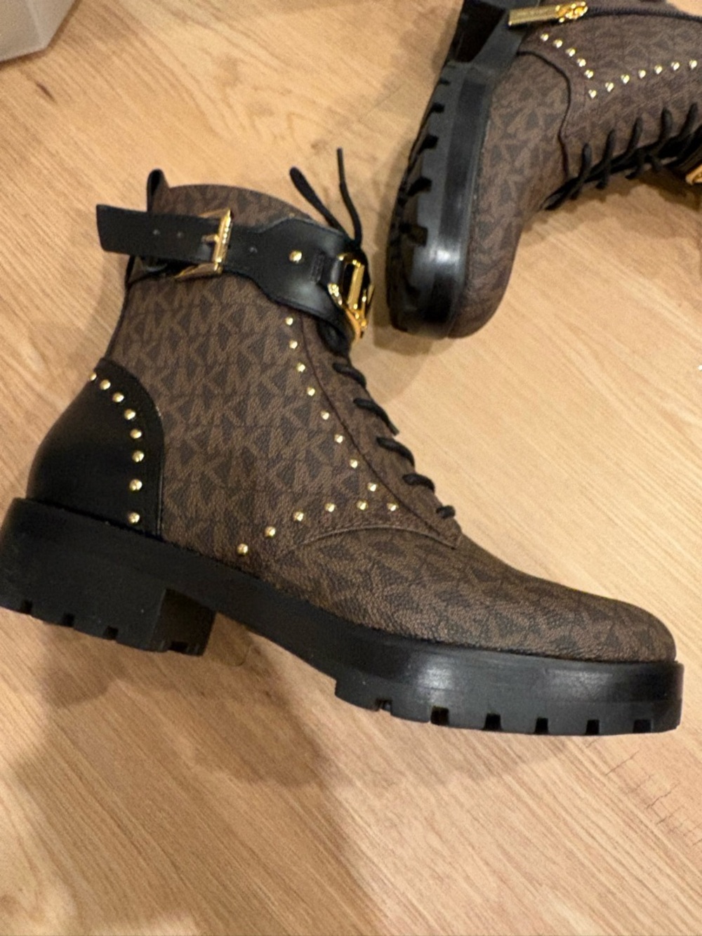 Women’s boots - Picture 3 of 3
